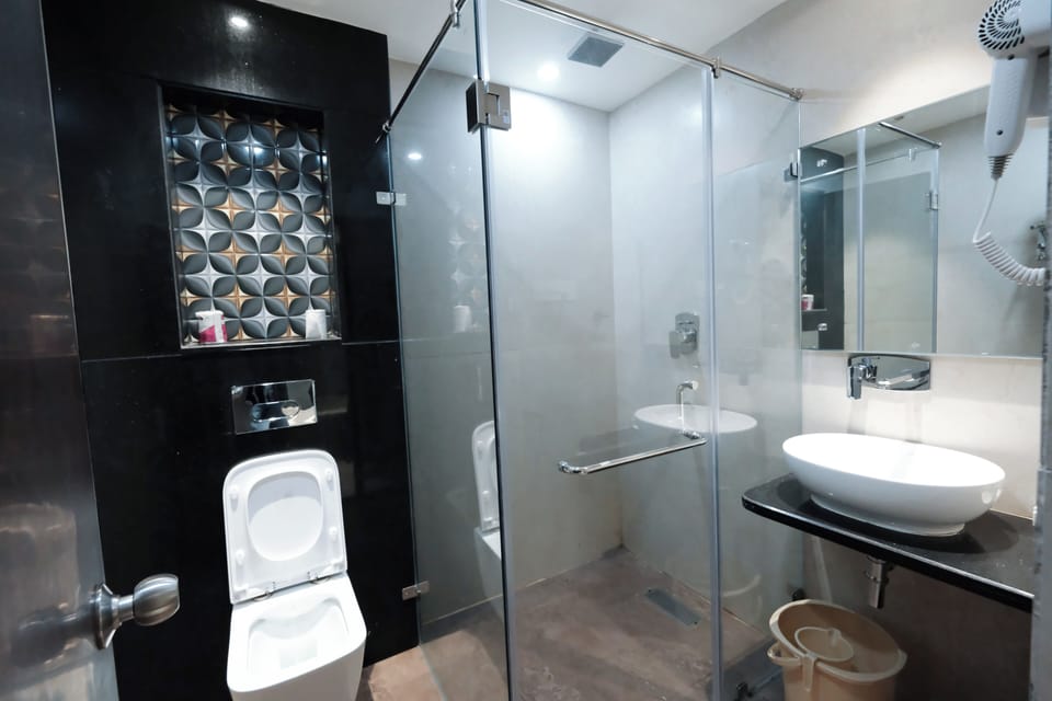 Shower, free toiletries, hair dryer, towels
