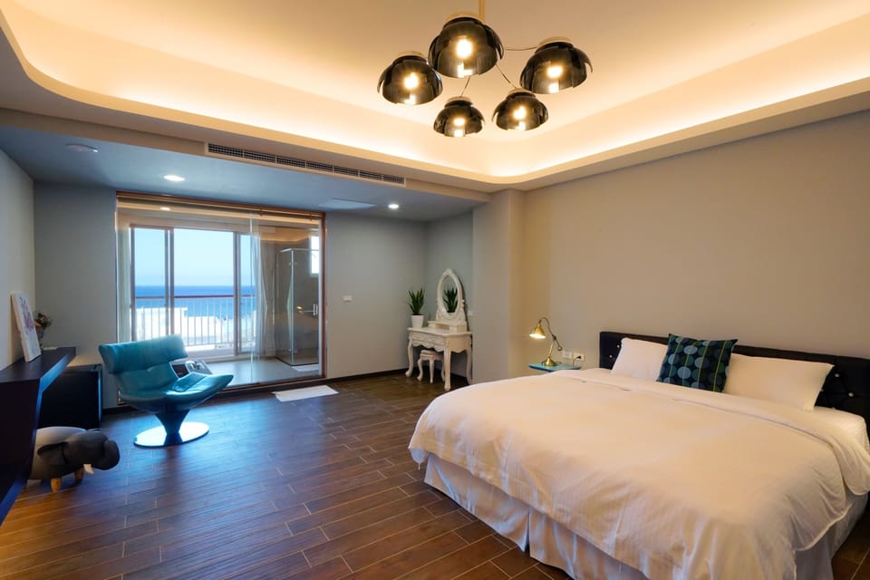 Deluxe Double Room, Sea View | Down comforters, pillowtop beds, blackout drapes, soundproofing