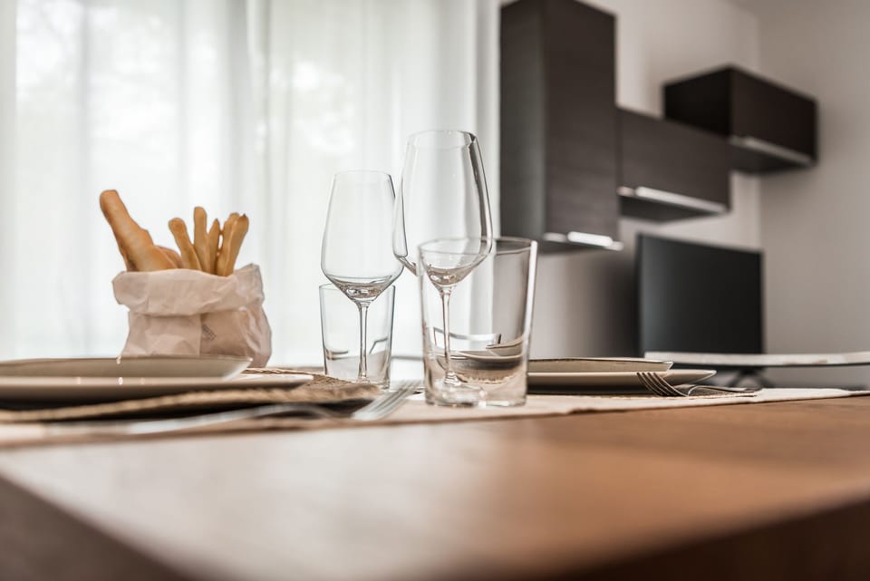 Apartment, 3 Bedrooms | In-room dining