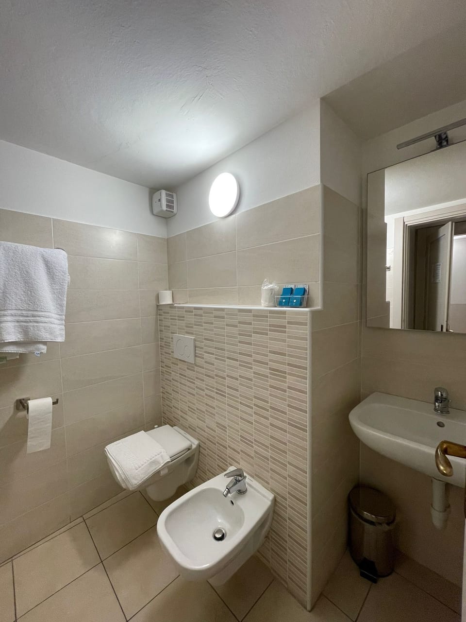 Double Room | Bathroom | Shower, hair dryer, bidet, towels