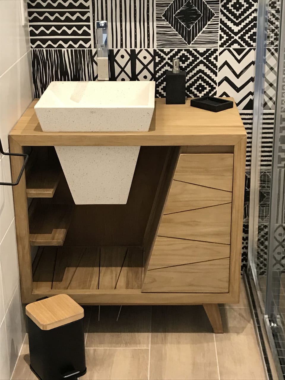 Double Room, Non Smoking (Etnic) | Bathroom sink