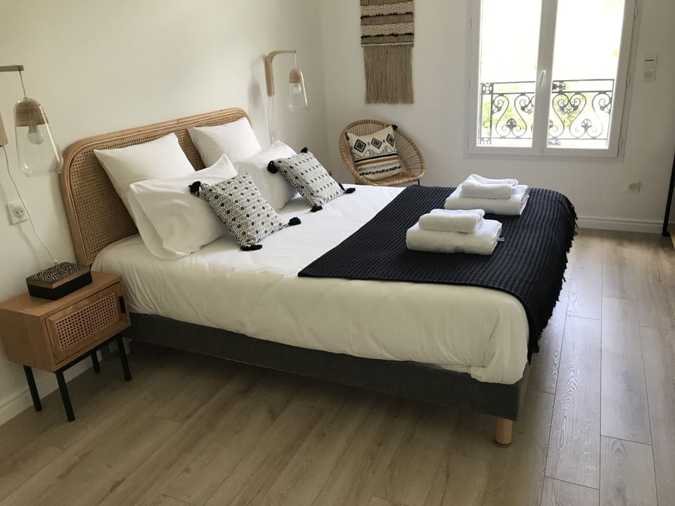 Double Room, Non Smoking (Etnic) | Individually decorated, individually furnished, desk, soundproofing