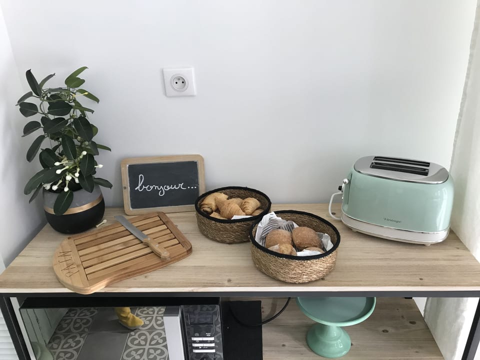 Free daily continental breakfast