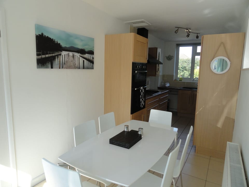 4 Bedroom House | In-room dining