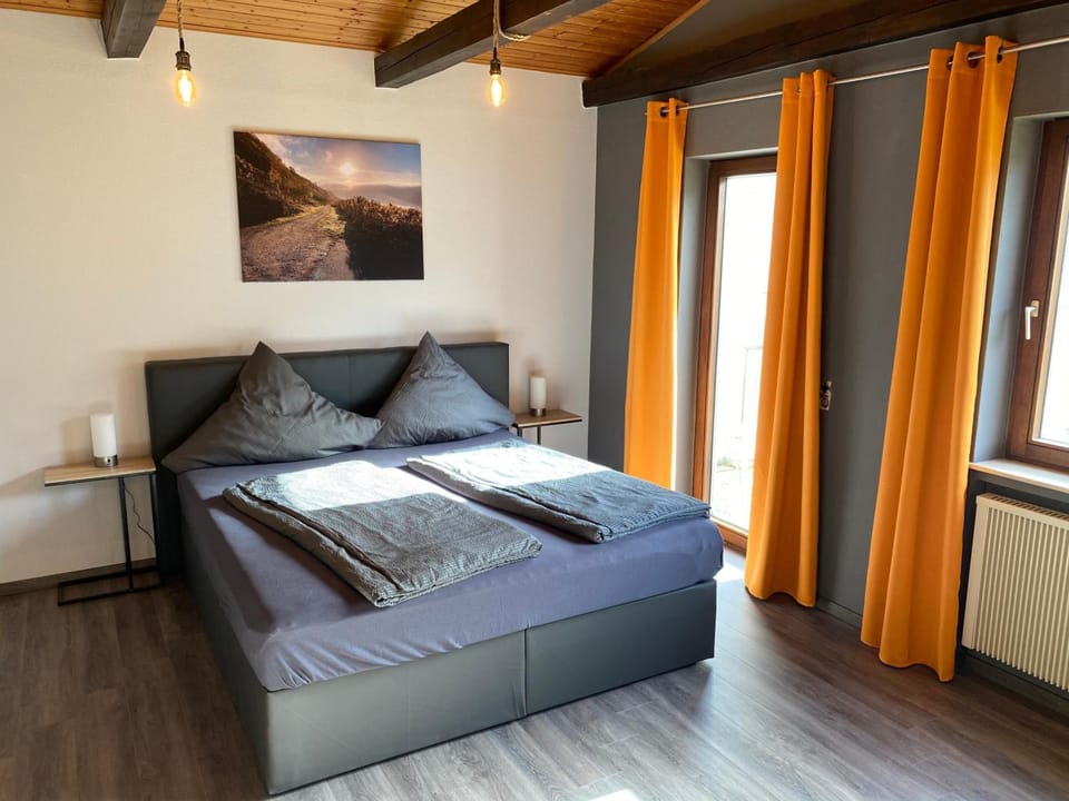 Minibar, desk, free WiFi, bed sheets
