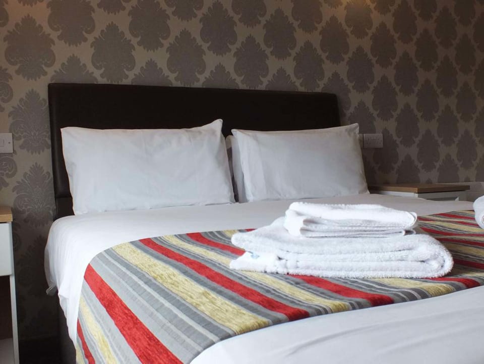 Iron/ironing board, free WiFi, bed sheets