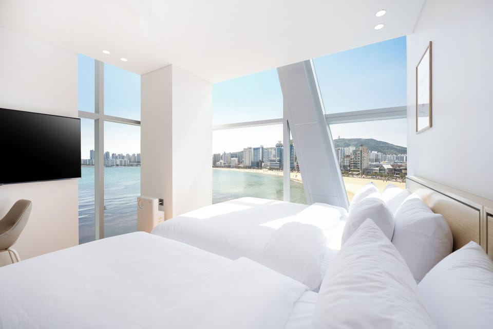Family Ocean Twin | Frette Italian sheets, premium bedding, down comforters, pillowtop beds