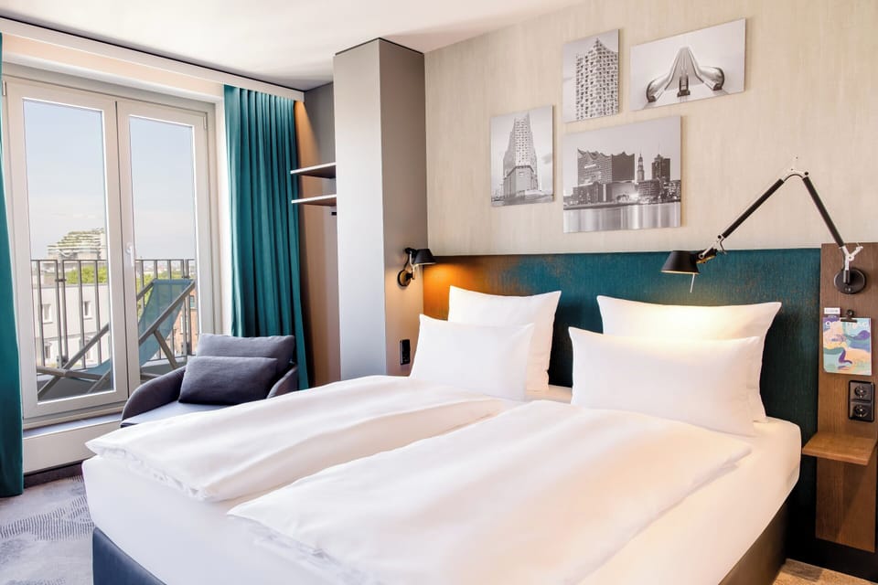 Hypo-allergenic bedding, desk, soundproofing, free WiFi