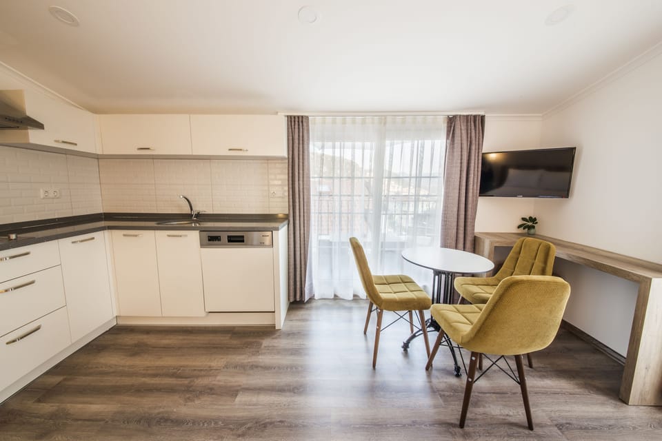Deluxe Triple Room, Kitchenette, Sea View (Deka) | Private kitchen | Coffee/tea maker, electric kettle