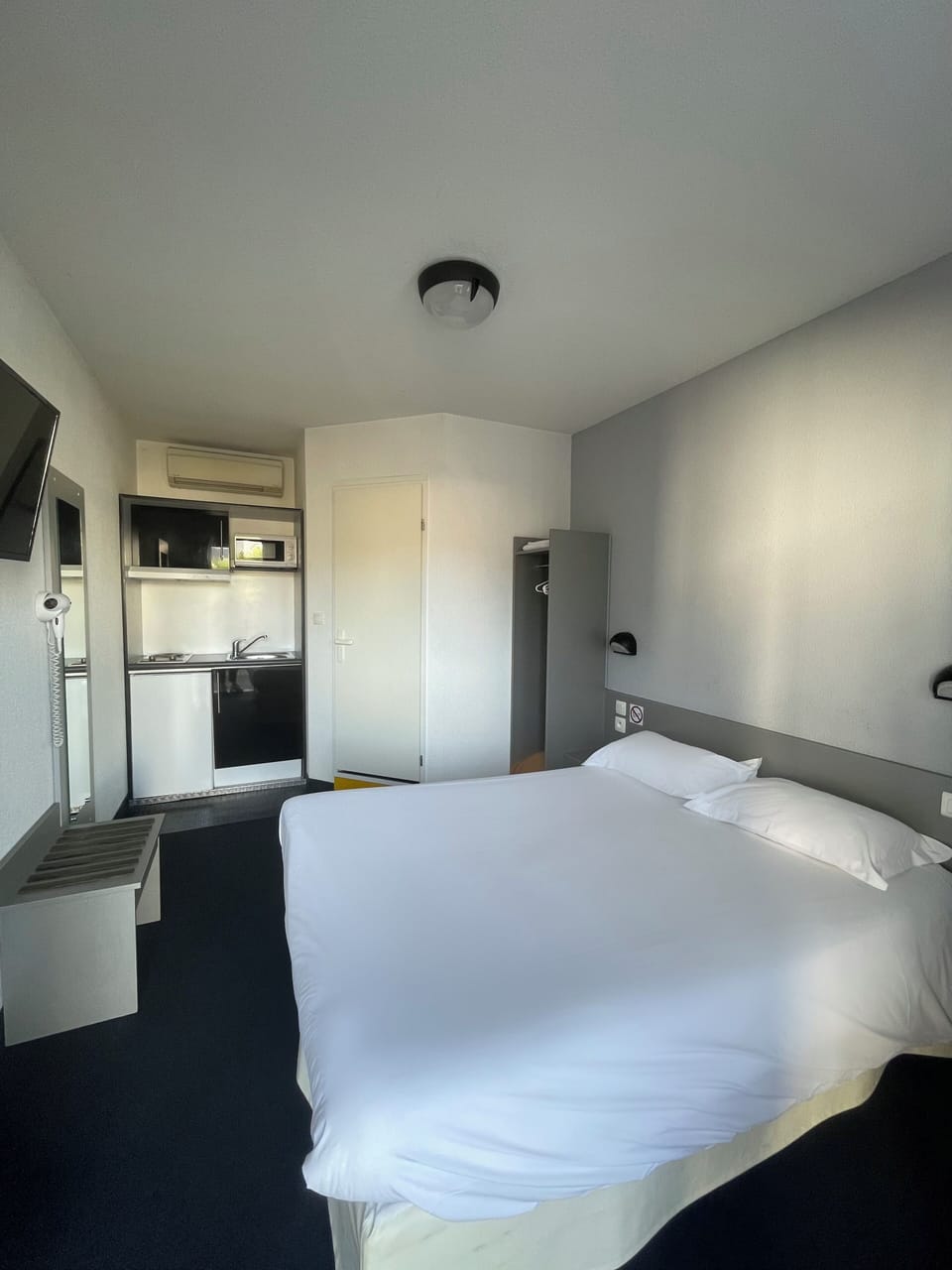Standard Double Room | Desk, soundproofing, bed sheets