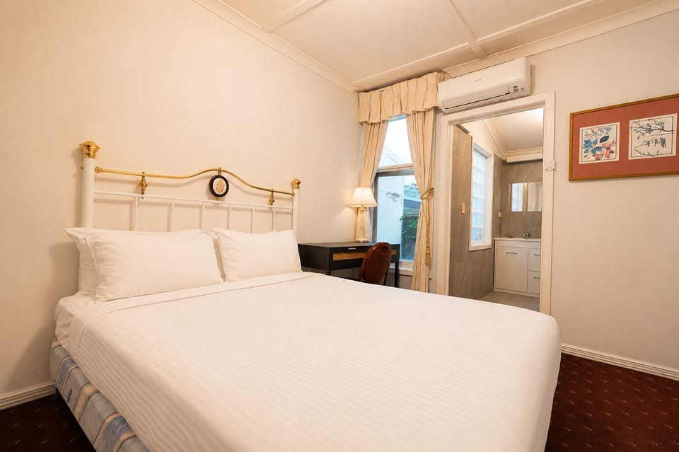 Deluxe Queen Room | Free WiFi, bed sheets