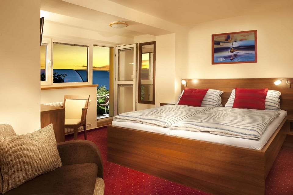 Double Room | Premium bedding, Select Comfort beds, minibar, in-room safe
