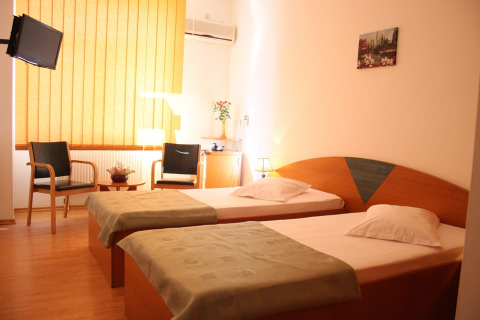 Double Room | Soundproofing, iron/ironing board, free WiFi
