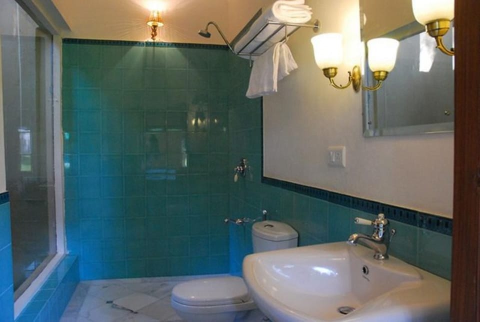 Luxury Suite | Bathroom | Free toiletries, hair dryer, slippers, bidet
