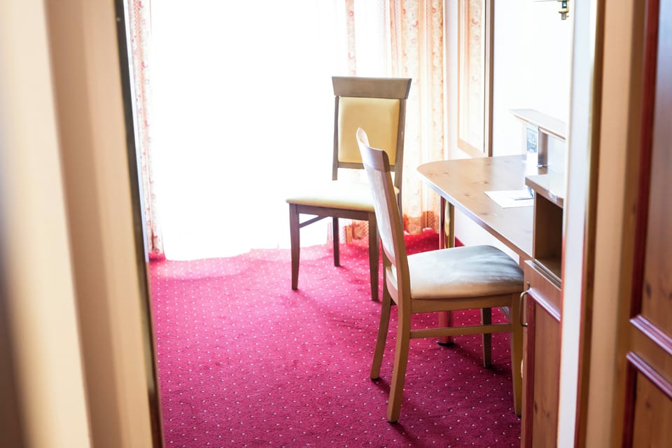 Double Room, Lake View | Desk, WiFi (free), bed sheets