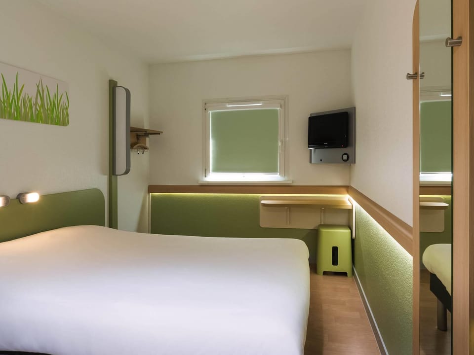 Double Room | Desk, soundproofing, free WiFi, bed sheets