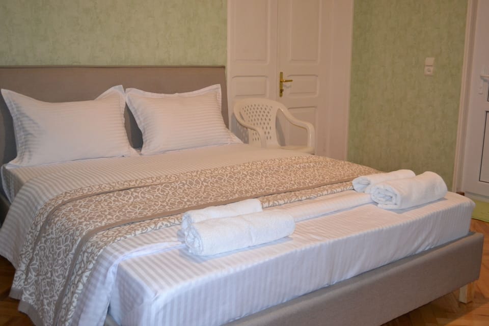 Budget Double Room | Iron/ironing board, free WiFi, bed sheets