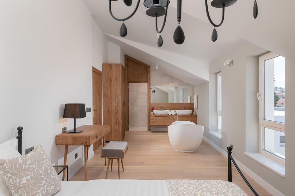 Deluxe Double Room | Minibar, in-room safe, free cribs/infant beds, free WiFi