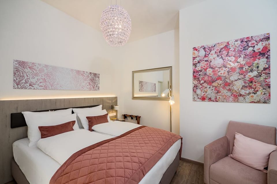 Double Room (1) | In-room safe, desk, blackout drapes, free WiFi