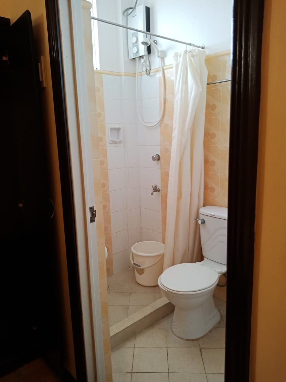 Shower, free toiletries, soap, shampoo