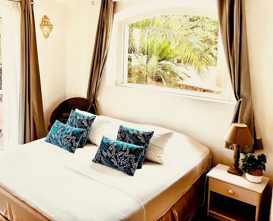Superior Room | Minibar, in-room safe, individually decorated, individually furnished