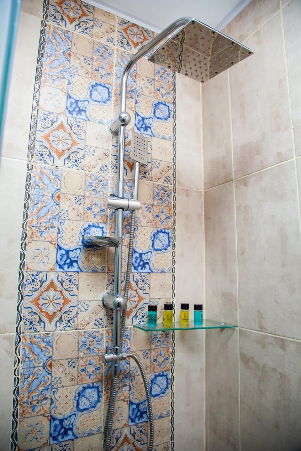 Shower, free toiletries, hair dryer, bathrobes