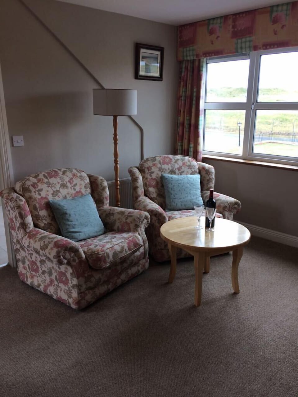 King Suite | Desk, soundproofing, iron/ironing board (on request), WiFi (free)