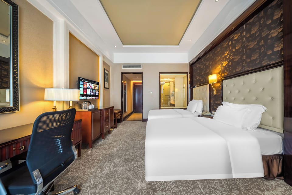Minibar, in-room safe, desk, iron/ironing board
