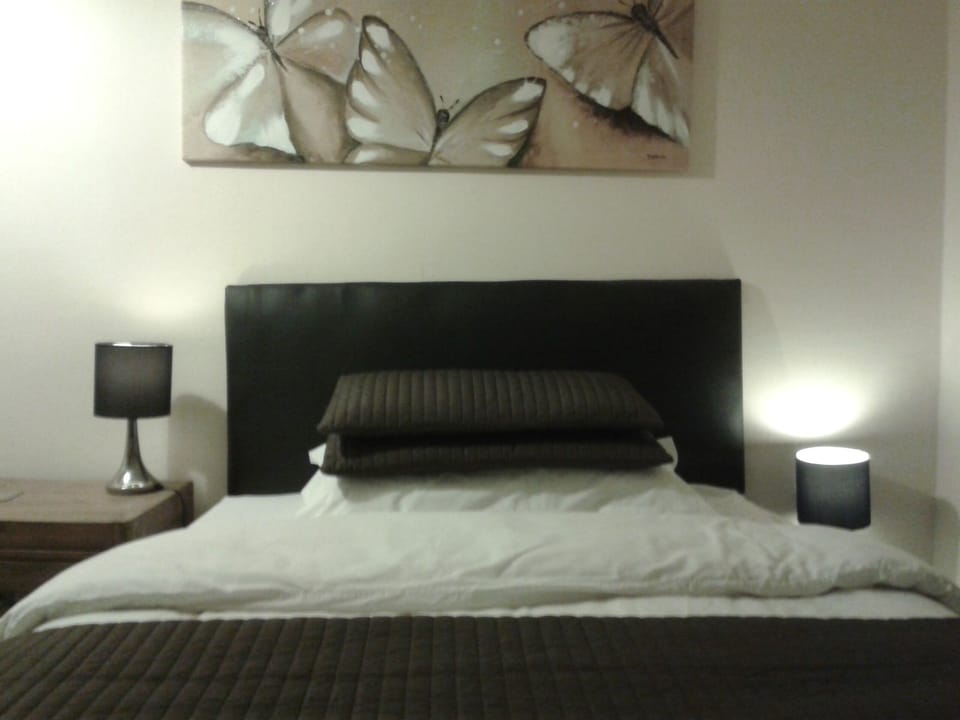 Double & Ensuite Bathroom | Free WiFi, bed sheets