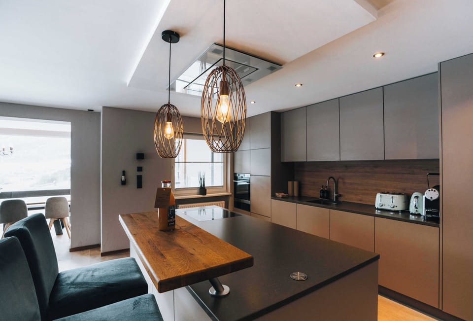 Superior Apartment, 4 Bedrooms, Mountain View, Poolside | Private kitchen | Full-size fridge, microwave, stovetop, dishwasher