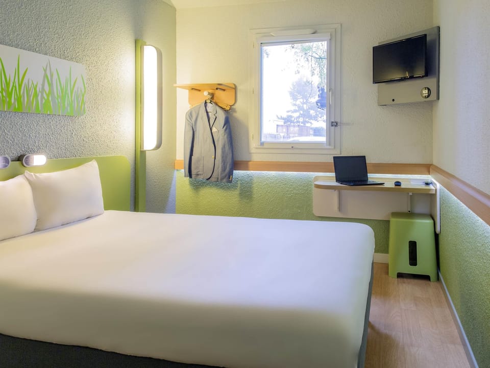 Double Room | Desk, blackout drapes, free cribs/infant beds, free WiFi