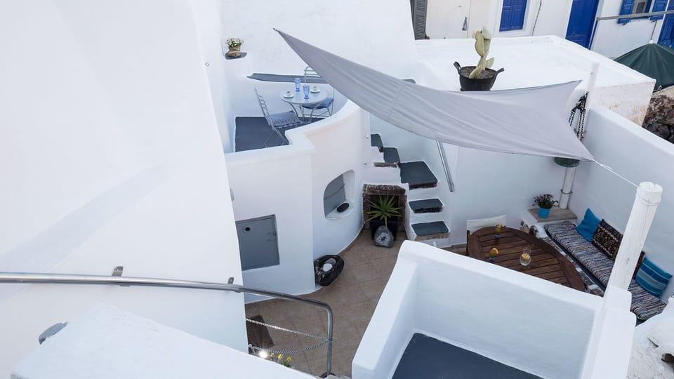 Mylopetres Hotel in Santorini