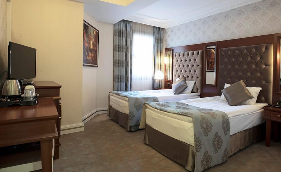 Standard Room, 1 Double Bed | Minibar, in-room safe, desk, iron/ironing board (on request)