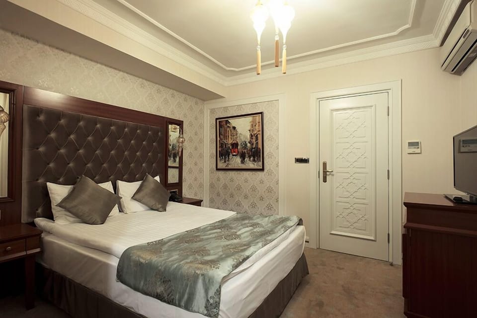 Minibar, in-room safe, desk, iron/ironing board (on request)
