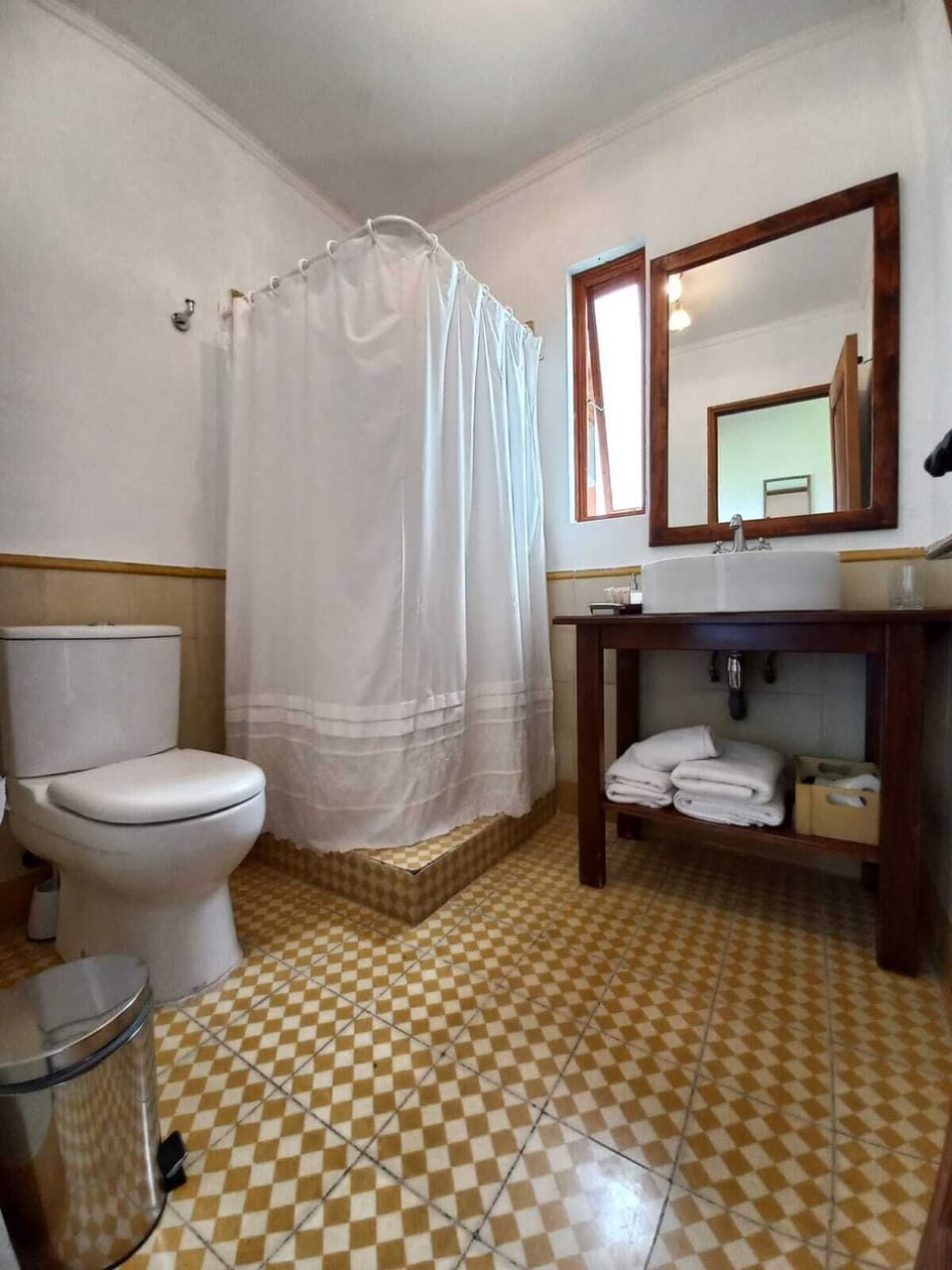 Shower, rainfall showerhead, free toiletries, hair dryer