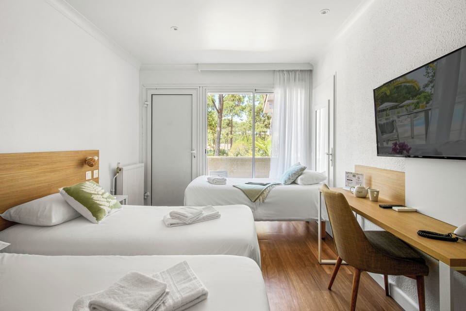 Comfort Triple Room | In-room safe, desk, laptop workspace, free WiFi