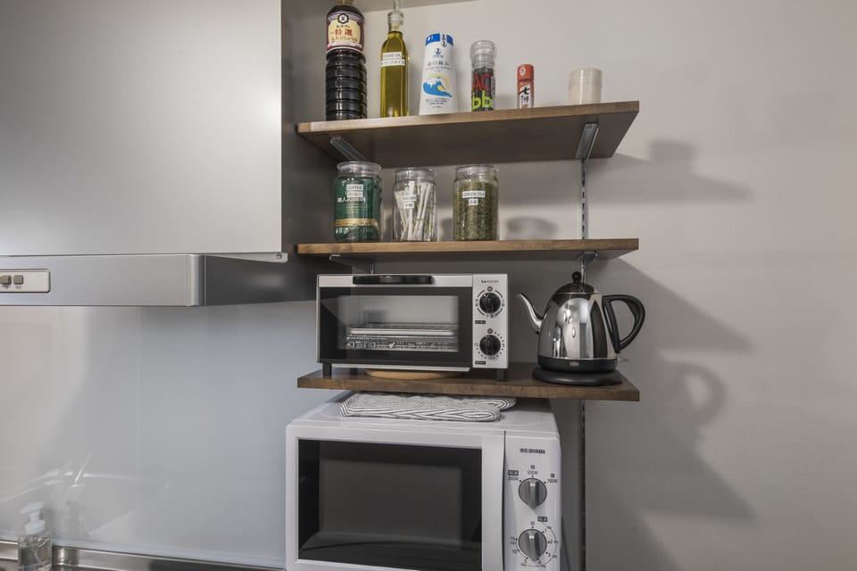 Shiki Homes | RURI | Private kitchen | Fridge, microwave, stovetop, electric kettle