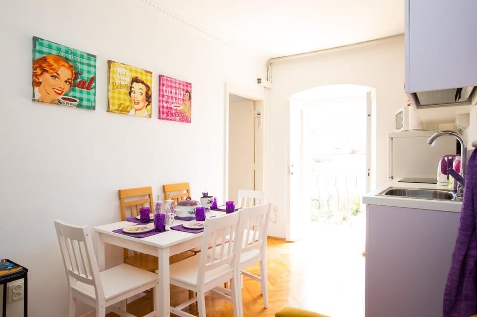 Twin Room (Guest House Gugily- Twin Room with Sh) | Shared kitchen