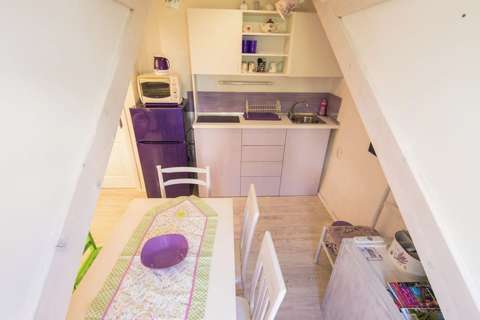 Apartment (Guest House Gugily - Three Bedroom Ap) | Dining room