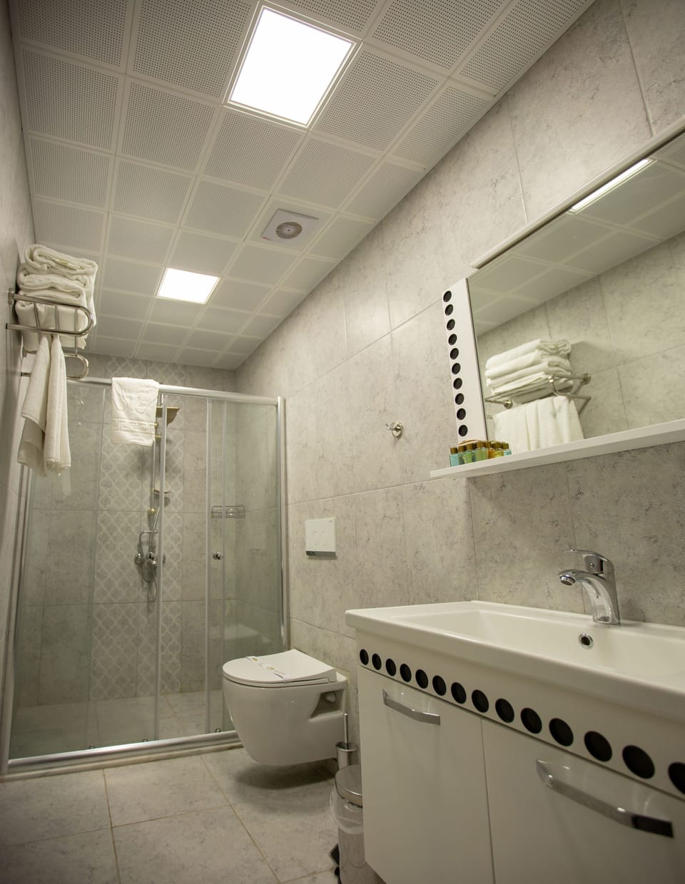 Family Room | Bathroom | Shower, slippers, towels
