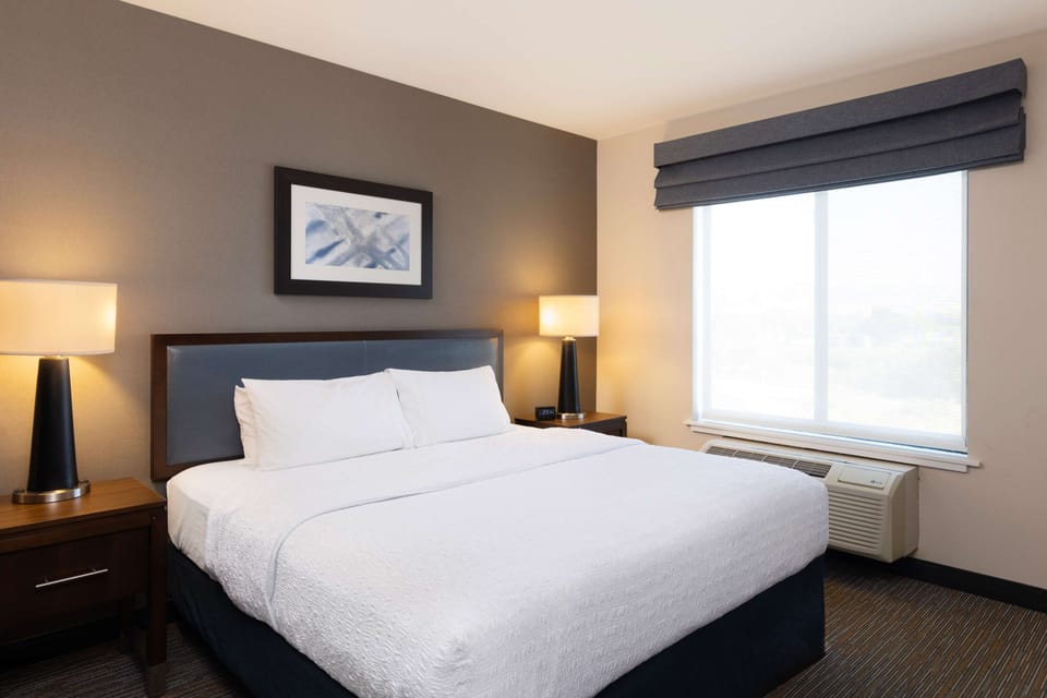 Pillowtop beds, in-room safe, desk, laptop workspace