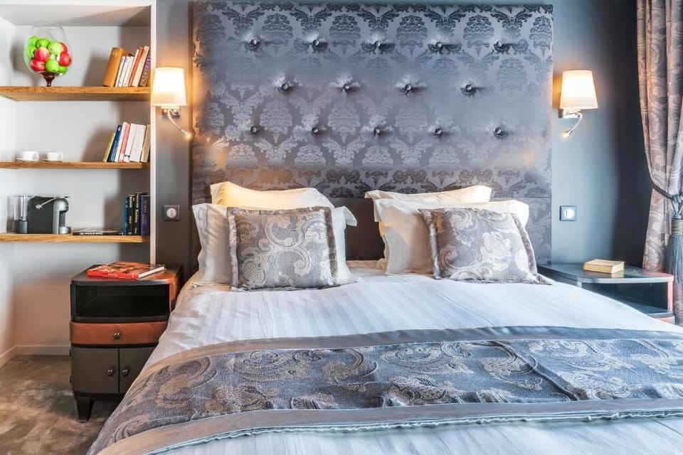 Hypo-allergenic bedding, in-room safe, desk, soundproofing