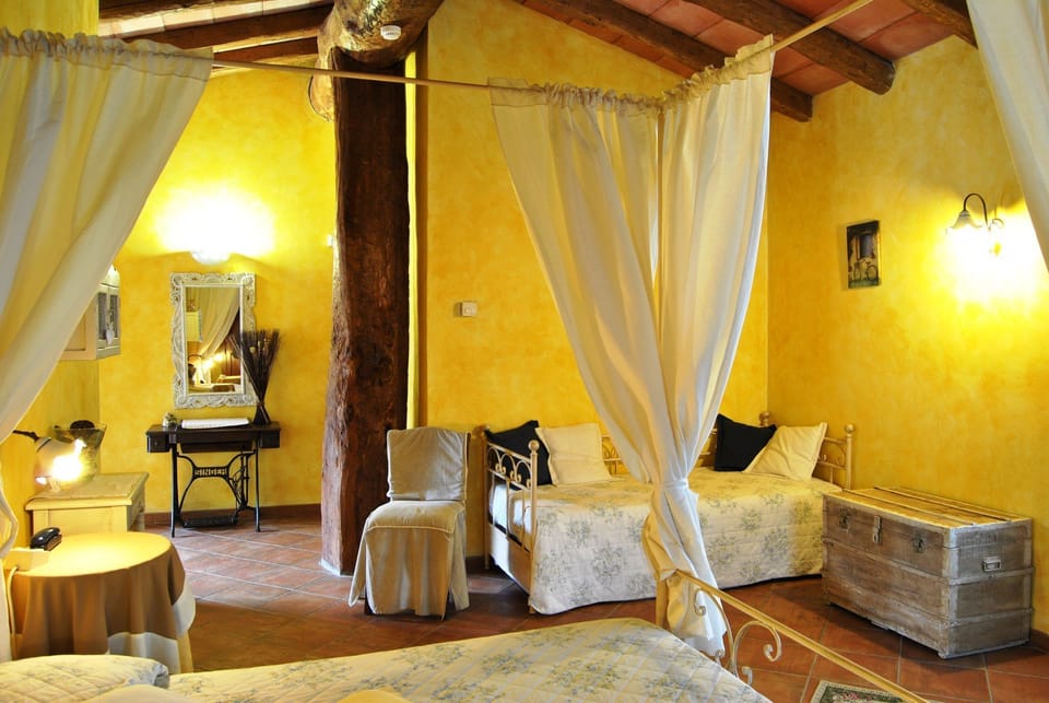 Deluxe Double Room | In-room safe, desk, cribs/infant beds, rollaway beds