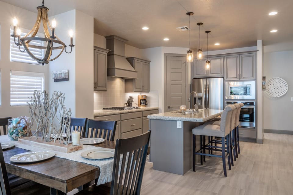 House, Multiple Beds (Fun At The Ledges) | Private kitchen | Fridge, microwave, electric kettle, toaster