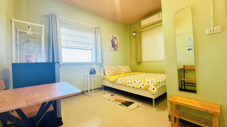 Studio | Premium bedding, free minibar, individually decorated, desk