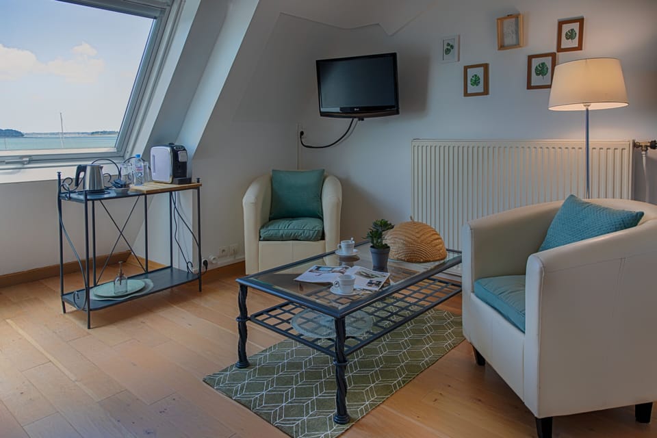 Family Double Room | In-room safe, free WiFi, bed sheets