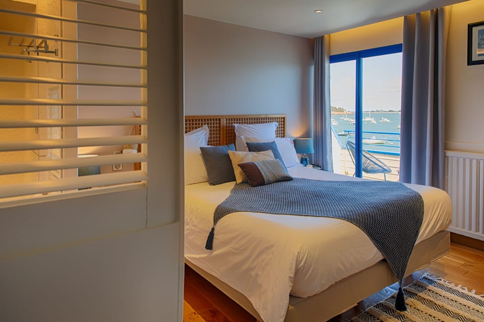 Royal Double Room, 1 King Bed, Terrace, Sea View | In-room safe, free WiFi, bed sheets