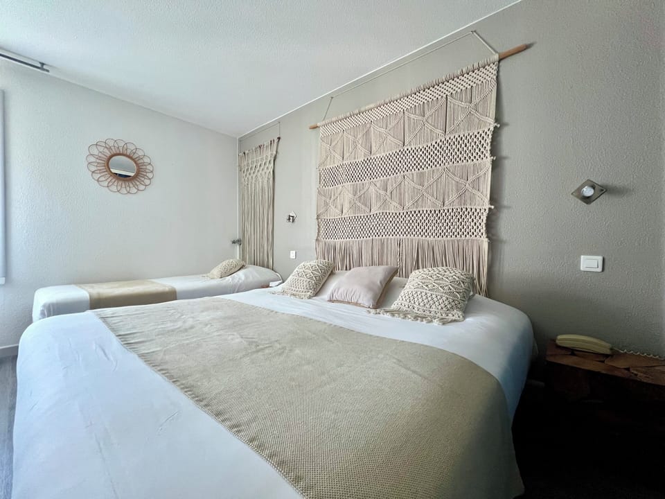 Triple Room | Premium bedding, minibar, in-room safe, desk