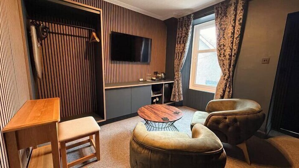 Deluxe Studio Suite | Living area | TV