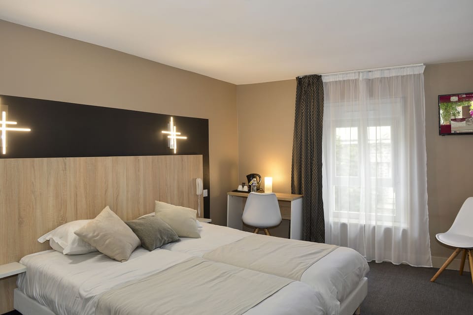 Deluxe Double Room, 1 Queen Bed | In-room safe, desk, free WiFi, wheelchair access